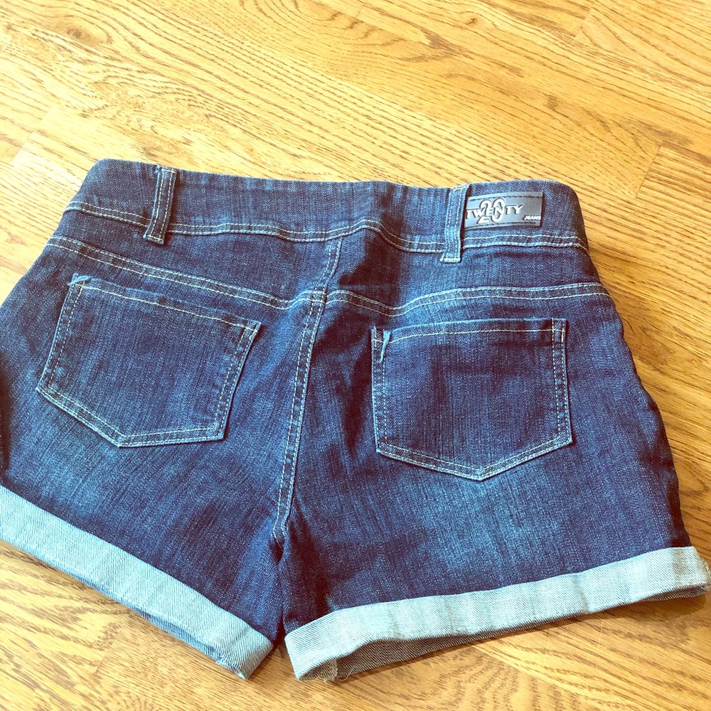 Like new stretchy beautiful jean shorts